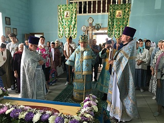 Епископ Леонид возглавил Божественную литургию по случаю престольного праздника Успенского храма в г. Калинковичи